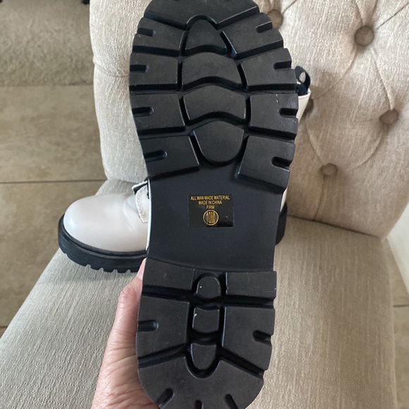 Unr8ed EUC White & Black Lace Up Zip Closure Beautiful Combat Boots - Sz 10 - Picture 4 of 16